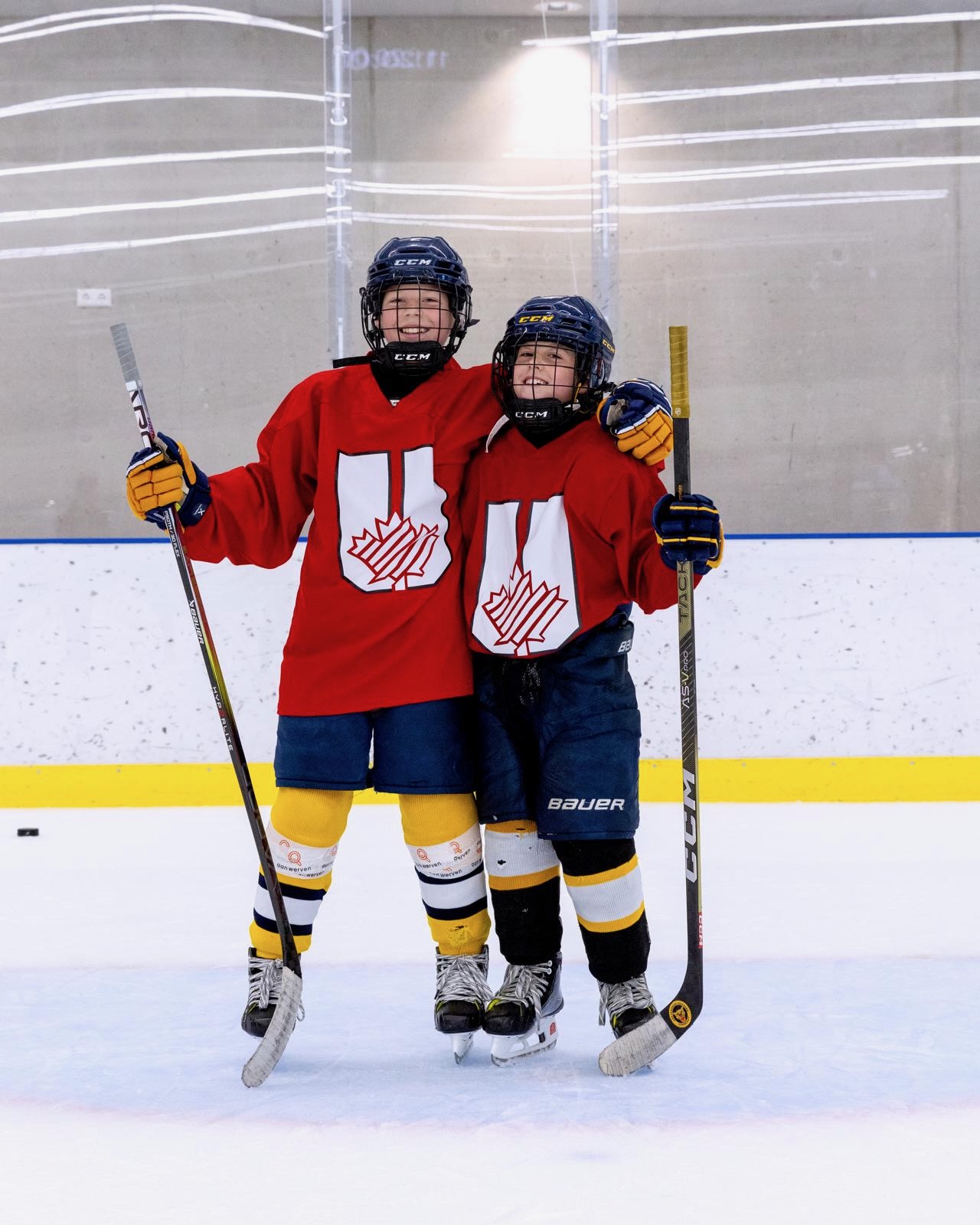 Stef and Jette Aanen on the ice in their hockey gear